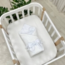 Paturica bebe din satin si material tricotat cu pilota si fundita, alb (1)